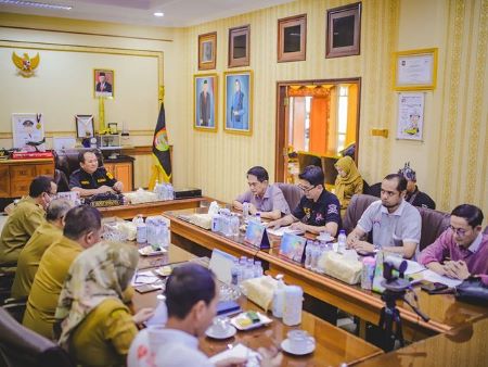 Di Usia 94 Tahun, Baru Sekarang Tergagas Punyai Pakaian Khas Jember